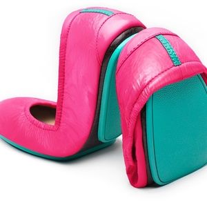 3-hour sale ✨TIEKS look brand new pink size 9